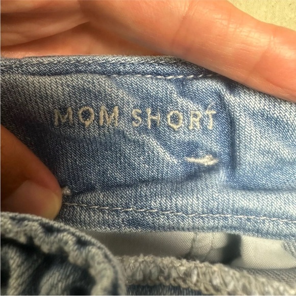 American Eagle Mom Short Paper Bag Light Wash Denim Jean Button Women’s Size 6 - Picture 6 of 12